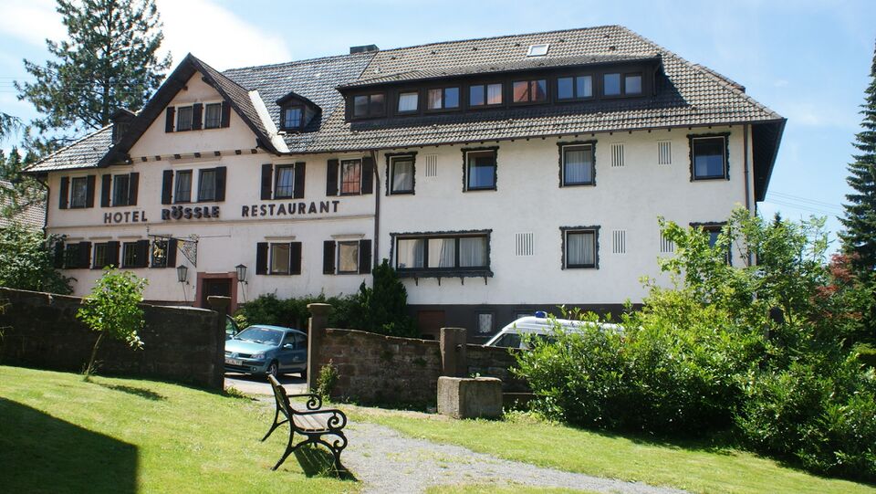 Datei:Hotel Rössle vom Kirchhof.JPG