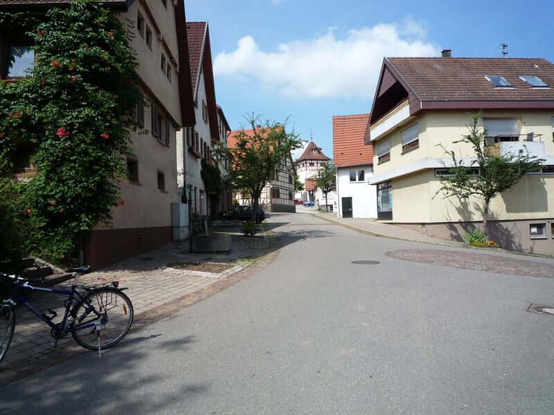 Datei:Ostelsheim-Schulgasse.jpg