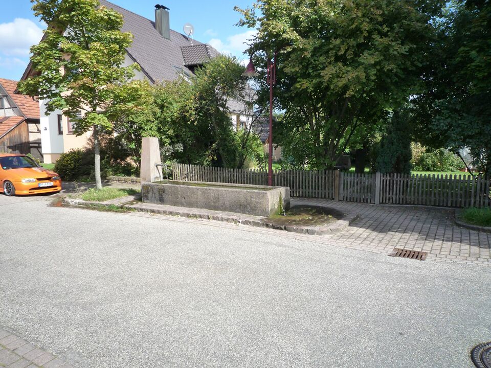 Datei:Neuhausen-Brunnen.jpg