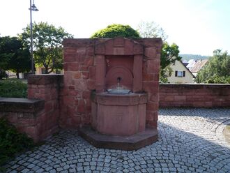 Oeschelbronn-Brunnen.jpg