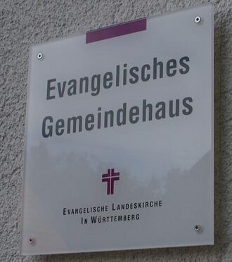 Schild evangelisches Gemeindehaus Neusatz.JPG
