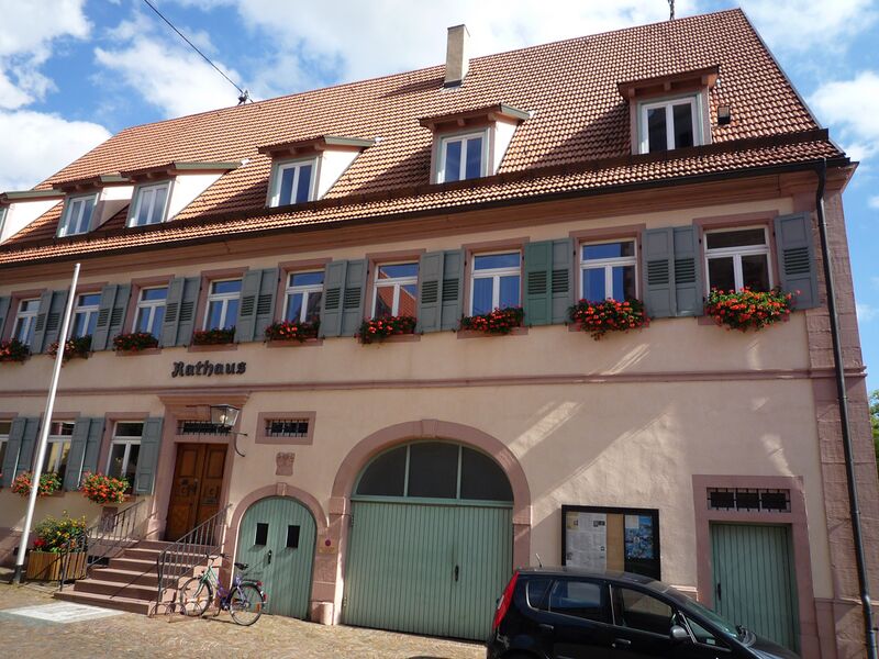 Datei:Tiefenbronn-Rathaus.jpg