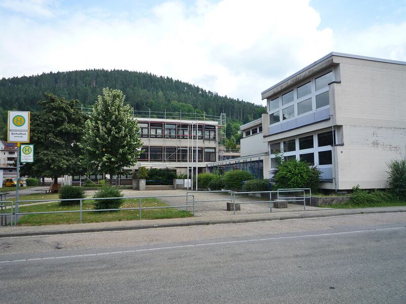 Datei:Calmbach-Goßweiler-Schule.jpg