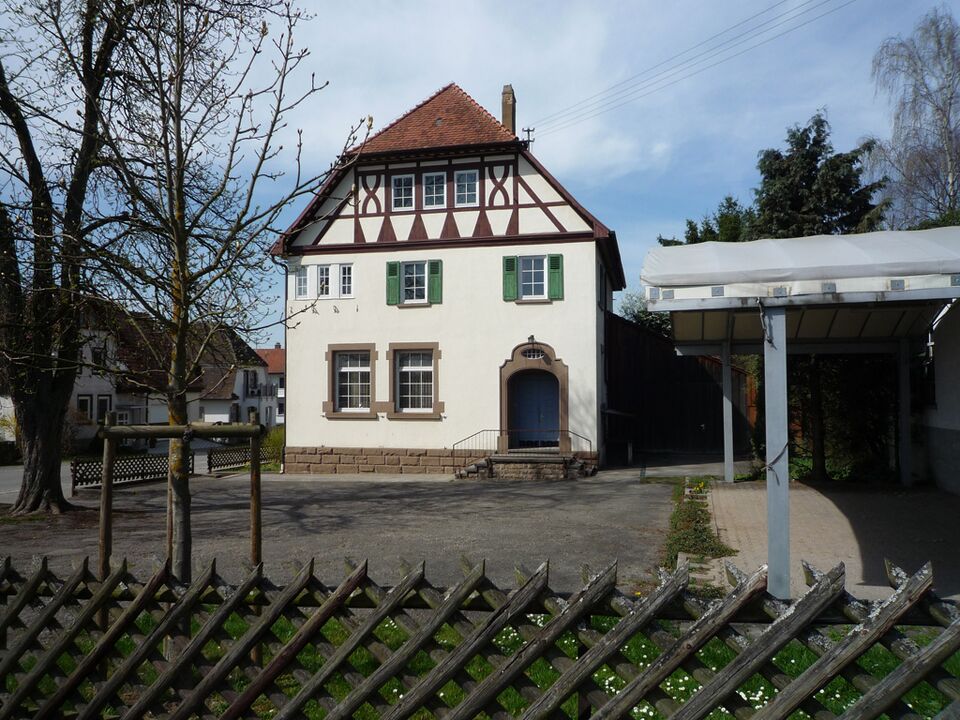 Datei:Ensingen-altes-Schulhaus.jpg