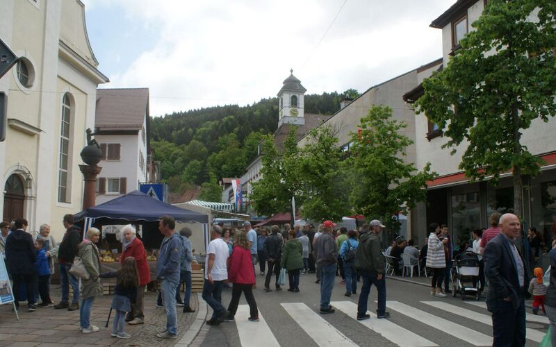 Datei:Maifest in gesperrter Marktstraße.JPG