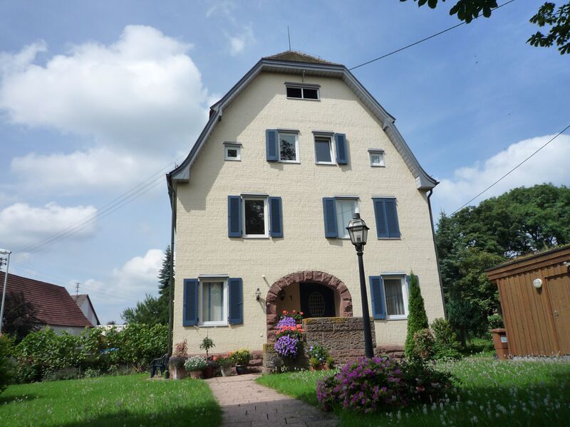 Datei:Neuhengstett-Pfarrhaus-.jpg