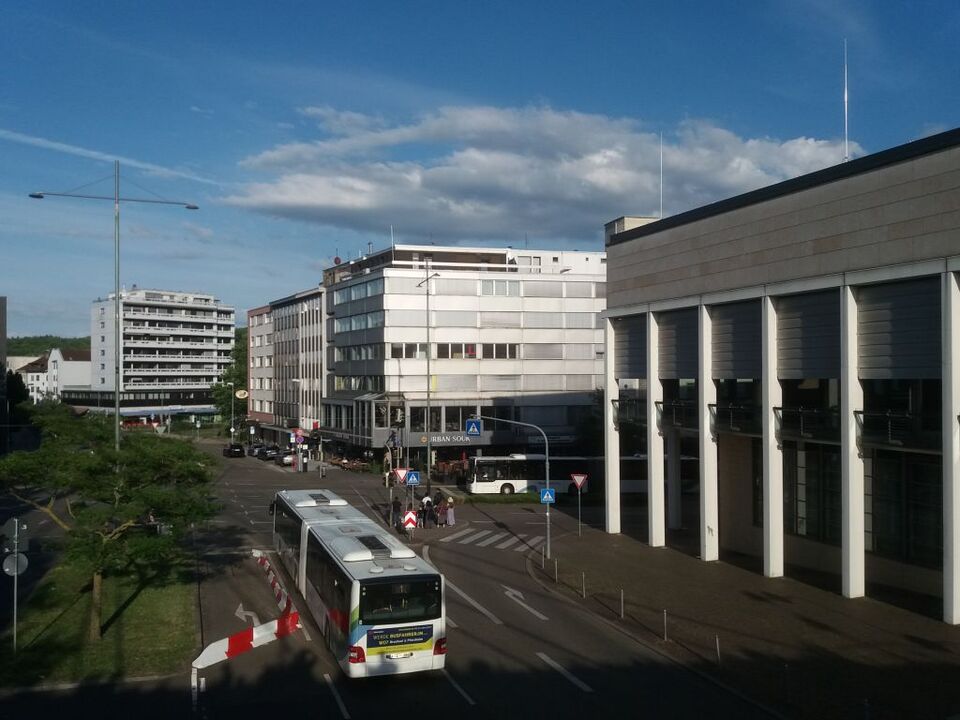 Datei:Am Waisenhausplatz - Zehnthofstraße.jpg