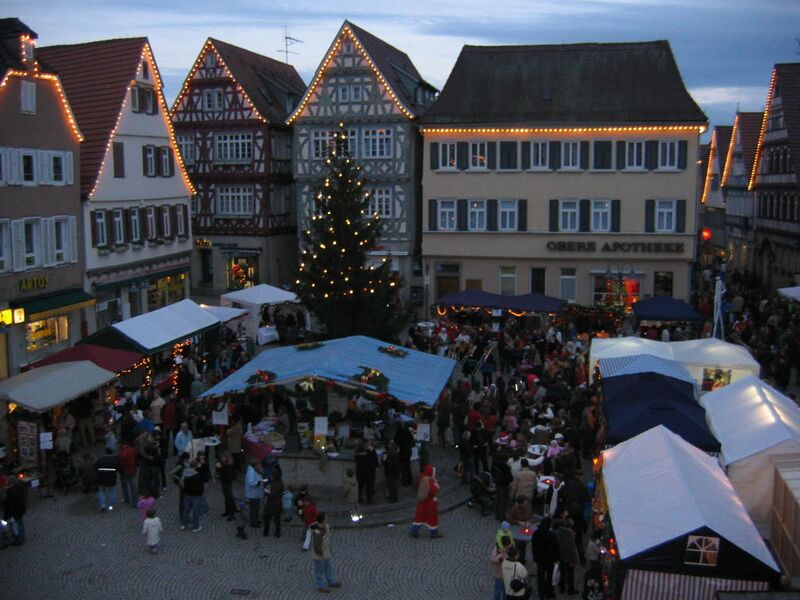 Datei:VAI Weihnachtsmarkt.jpg