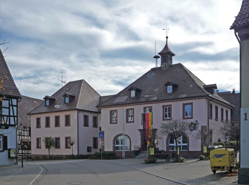 Datei:Wiernsheim-Rathaus.jpg