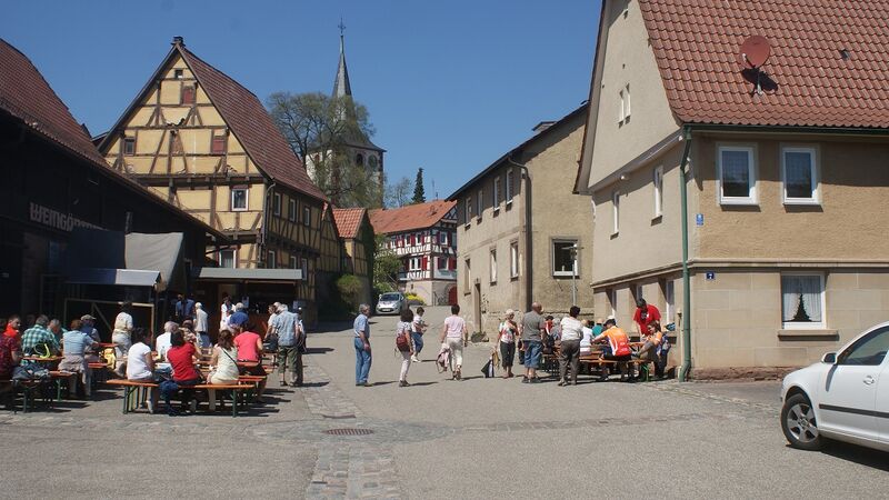 Datei:Schild Arbeit Weingut.JPG
