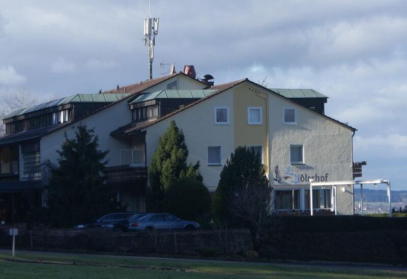 Datei:Adlerhof vom Zauberberg aus.JPG