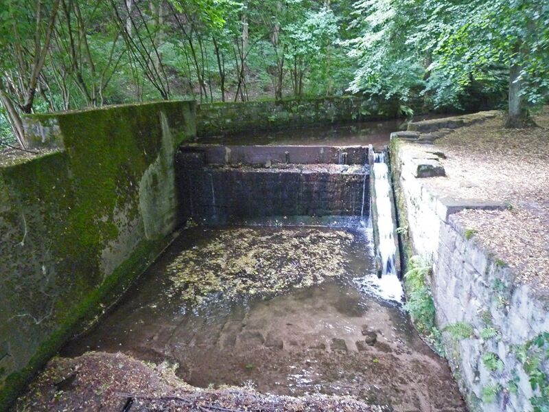 Datei:Bad-Herrenalb-Kurpark-Wehr.jpg