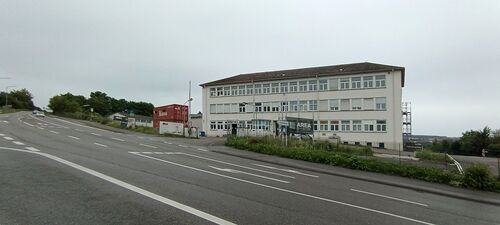 Das Gelände liegt an der Bundesstraße 296.