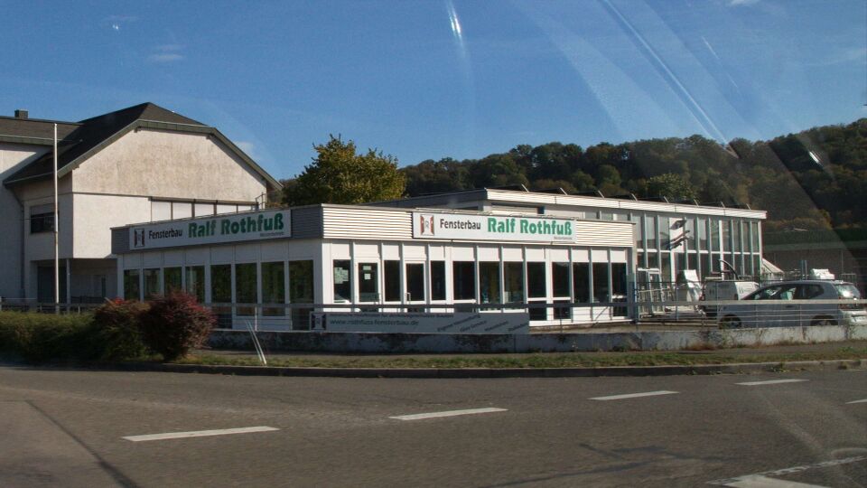 Datei:Fensterbau Ralf Rothfuß Ankerstraße.jpg