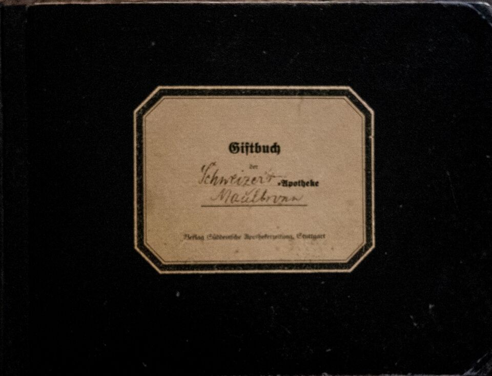 Datei:GHV Apotheke-Giftbuch-0-1-Umschlag.JPG