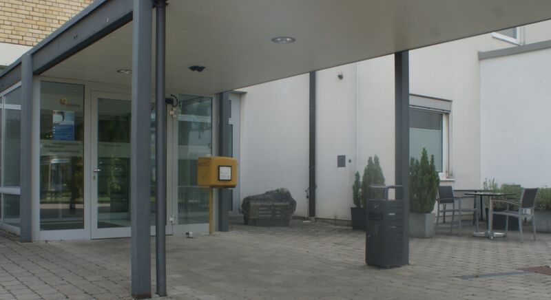Datei:Krankenhaus Eingang Vaihingen.JPG