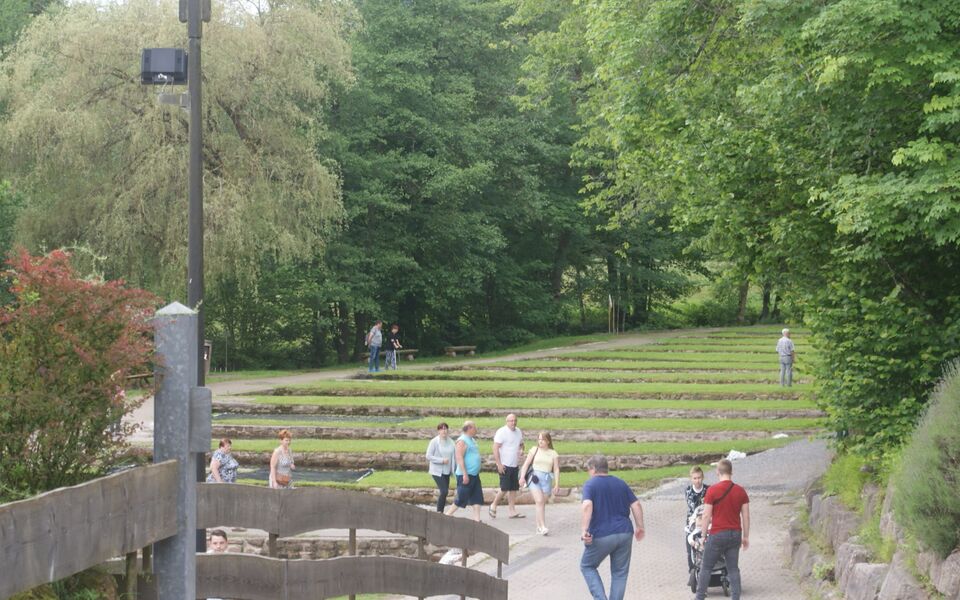 Datei:Zuchtbecken bei Fuschzucht Zungel.JPG