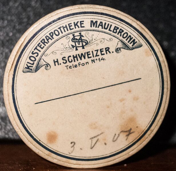 Datei:GHV Apotheke-Analysewaage-Schachtel-rd.JPG
