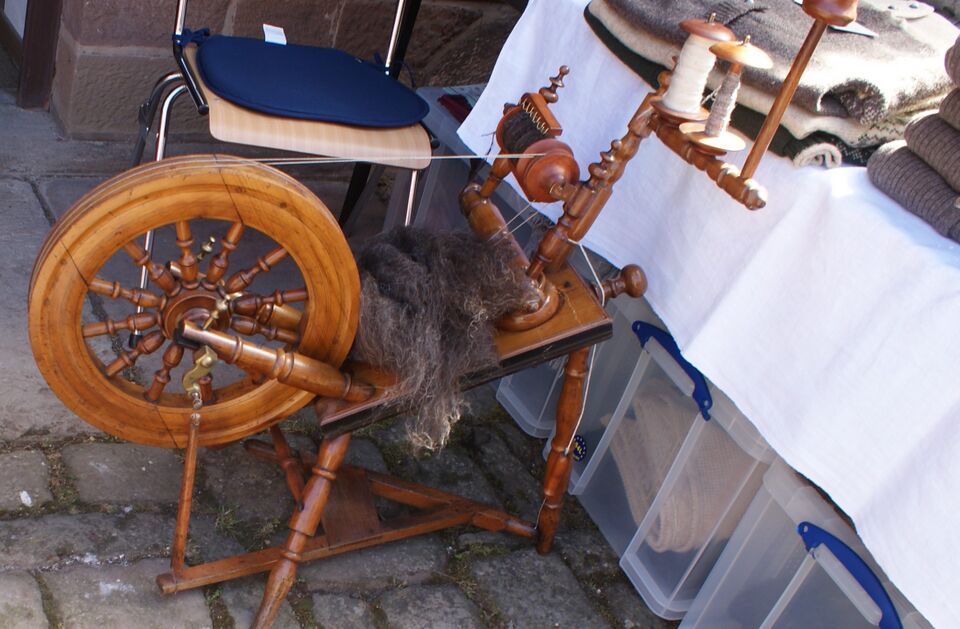 Datei:Spinnrad bei Haus 4.JPG