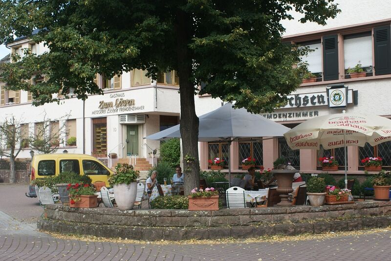 Datei:Biergarten Ochsen Keltern.JPG