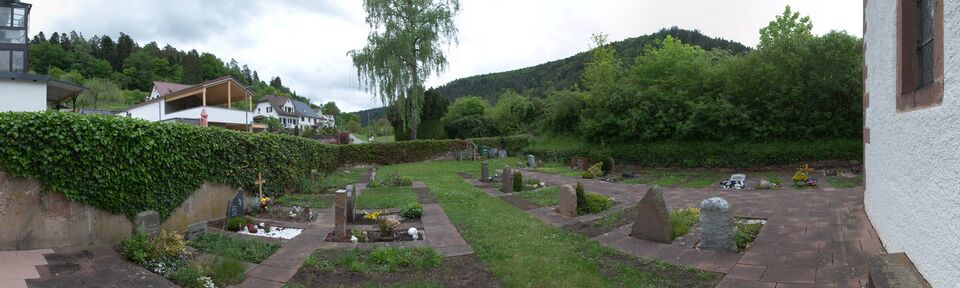 Datei:Friedhof Ernstmühl 186°-Panorama.JPG