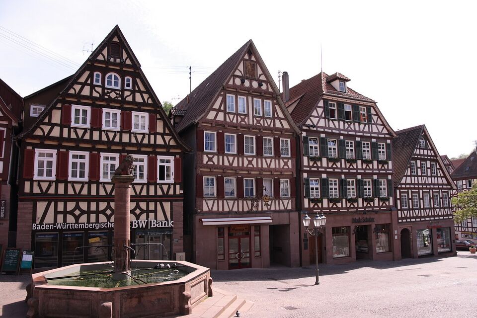 Datei:Calw-Marktplatz-Fassaden.jpg