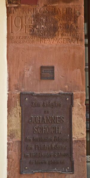 Datei:Koenigsbach-rathaus-schoch-tafel.jpg