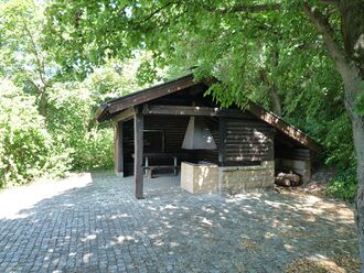 Sternenfels-Schlossberg-Grillhuette.jpg