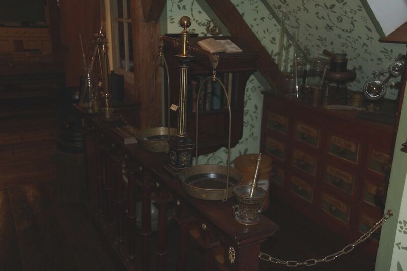 Datei:GHV Schaf-Apotheke-Waage.jpg