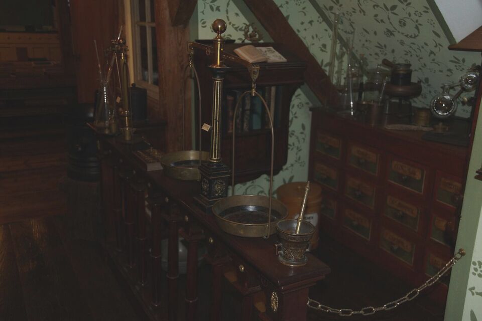 Datei:GHV Schaf-Apotheke-Waage.jpg