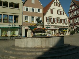 2007 Vaihingen Marktplatz-Brunnen.jpg