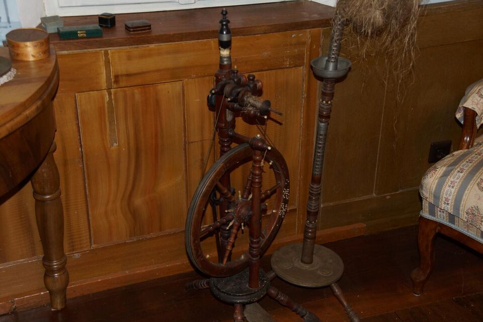 Datei:GHV Schaf-Spinnrad.jpg