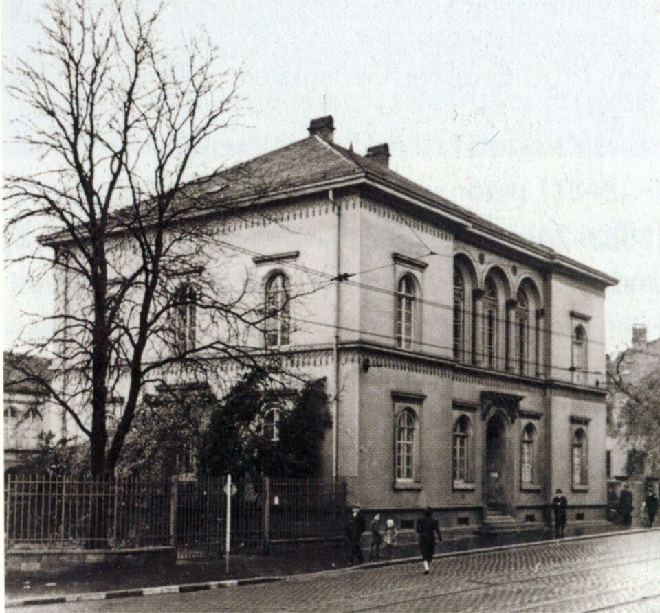 Datei:Pforzheim, Haus Georg Jakob Dennig (später Villa Gülich), Westliche Karl-Friedrich-Straße 55, Eingangsseite, erbaut um 1833 nach Entwürfen von Friedrich Theodor Fischer (1803-1867).jpg