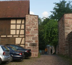 Einfahrt zum Parkplatz.JPG