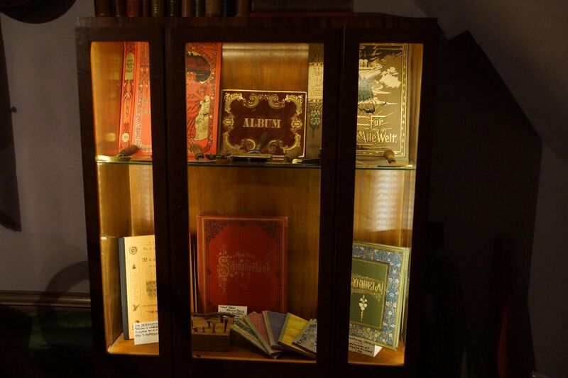 Datei:GHV Schaf-Buchbinderei-Bücher.jpg