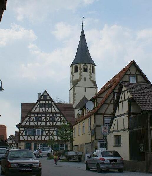 Datei:Kirchenburggasse mit Kirchturm.jpg