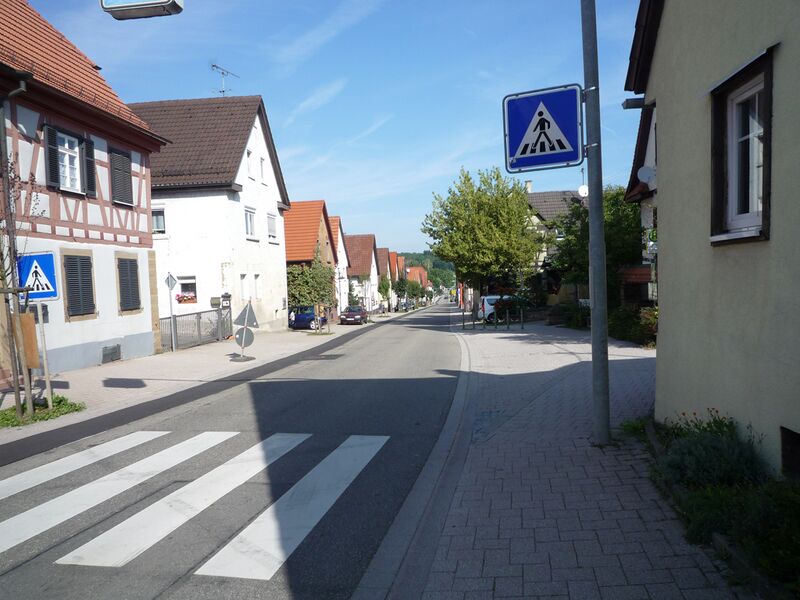 Datei:Pinache-Hauptstrasse.jpg