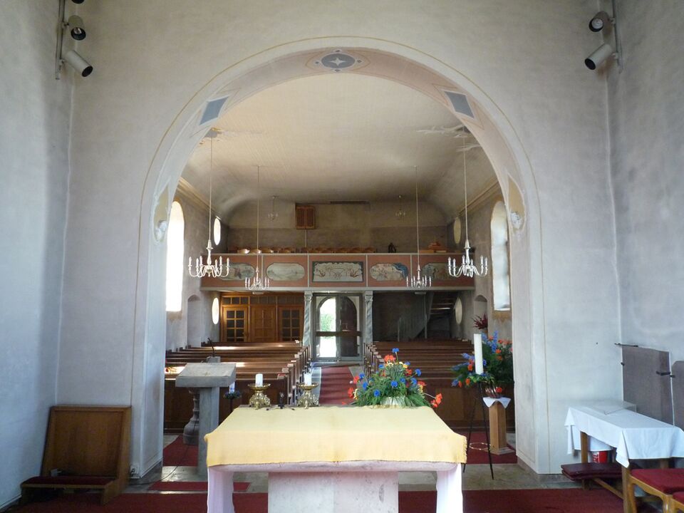 Datei:Schellbronn-St-Nikolaus-innen-vom-Altar.jpg
