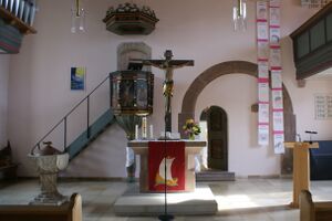 Ev.Kirche Blick zum Altar.jpg