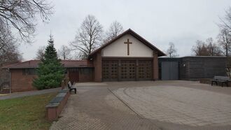 Friedhof Königsbach Trauerhalle 2019.jpg