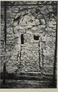 zugemauertes romanisches Portal, historische Fotografie, freigelegt