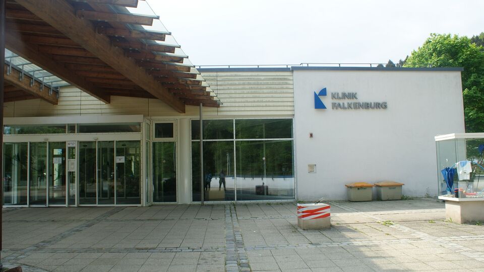 Datei:Eingang Fachklinik Falkenburg.JPG