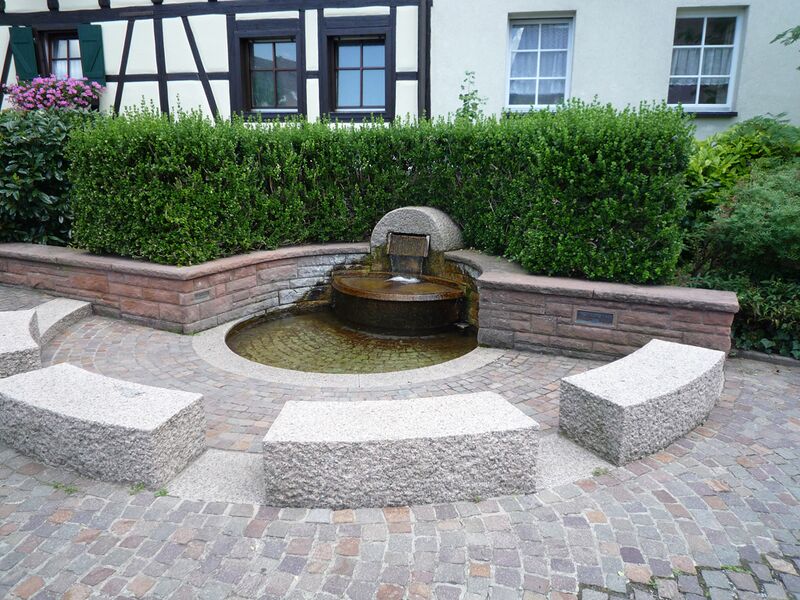 Datei:Ersingen-Brunnen.jpg