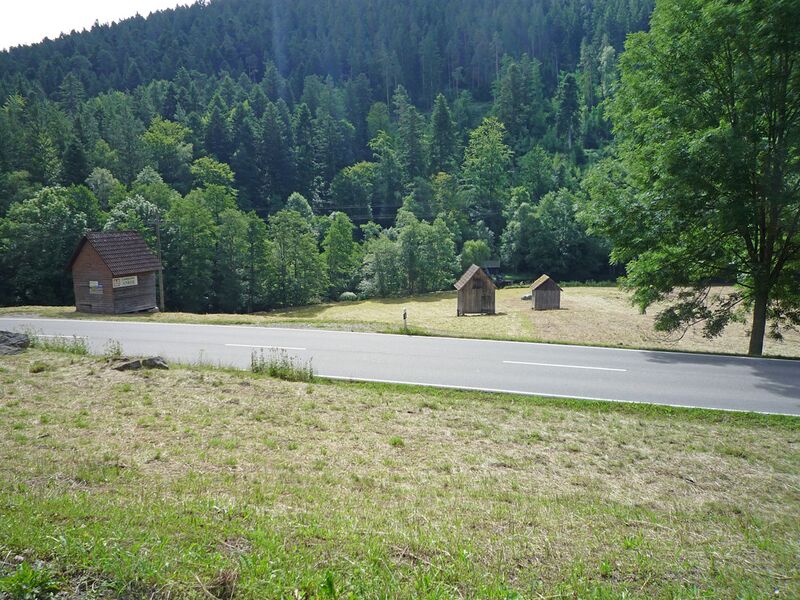 Datei:Sprollenhaus-Scheunen.jpg