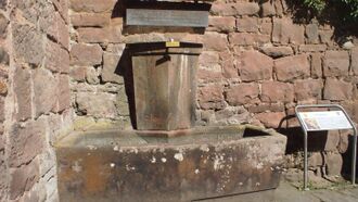 Brunnen in der Burg.jpg