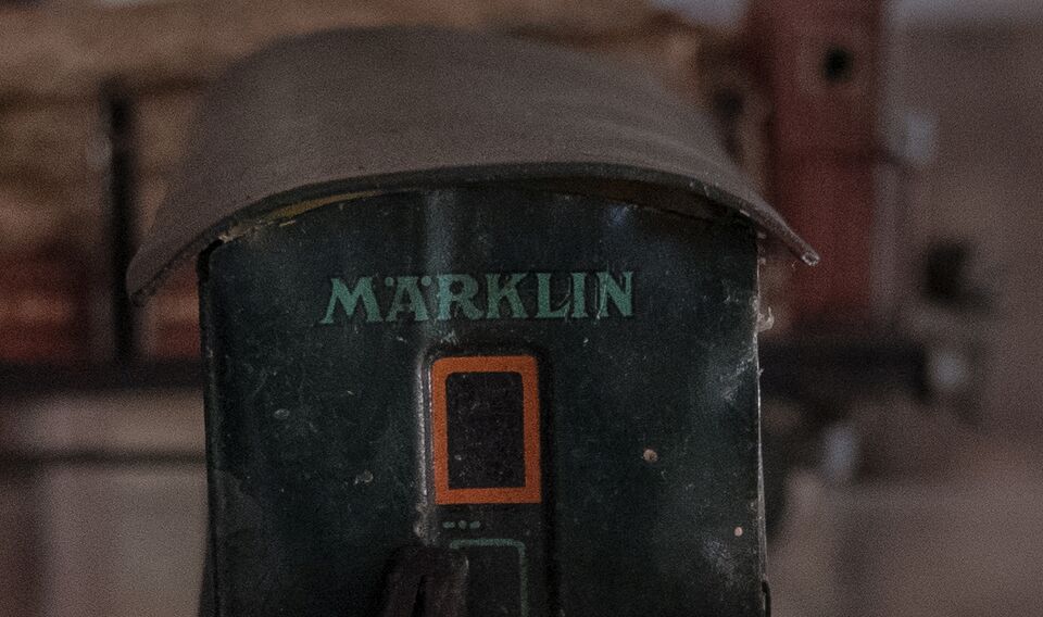 Datei:GHV Spielzeugeisenbahn-Personenwagen-Märklin-Signet.JPG