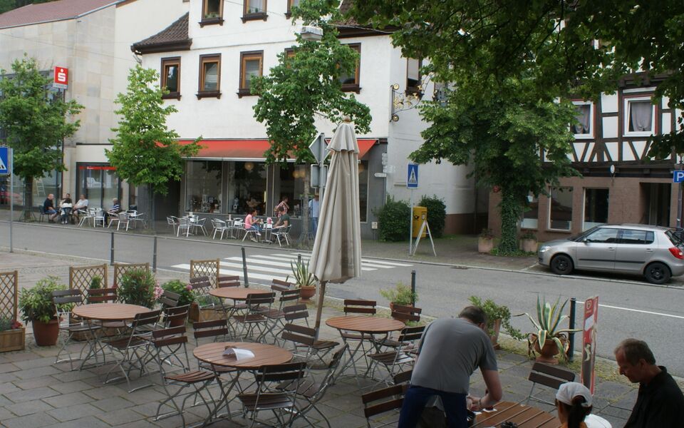 Datei:Biergarten Ochsen Neuenbürg.JPG