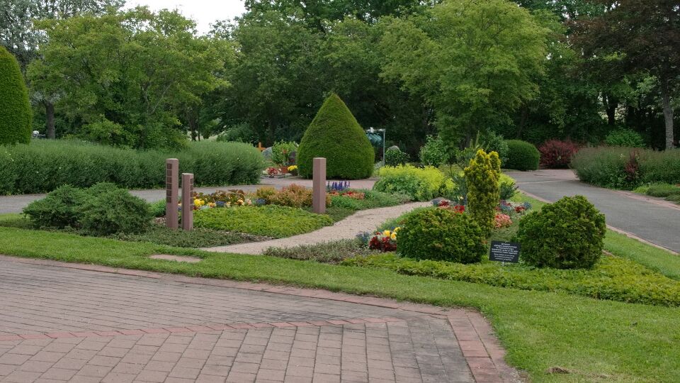 Datei:Friedhof Calw-Heumaden Urnenfeld 02.jpg