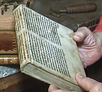 GHV Buchbinderei-Buch-Einbandmaterial-Handschrift.JPG