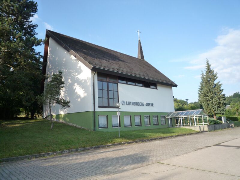 Datei:Wilferdingen-Sperlingshof-Kirche.jpg